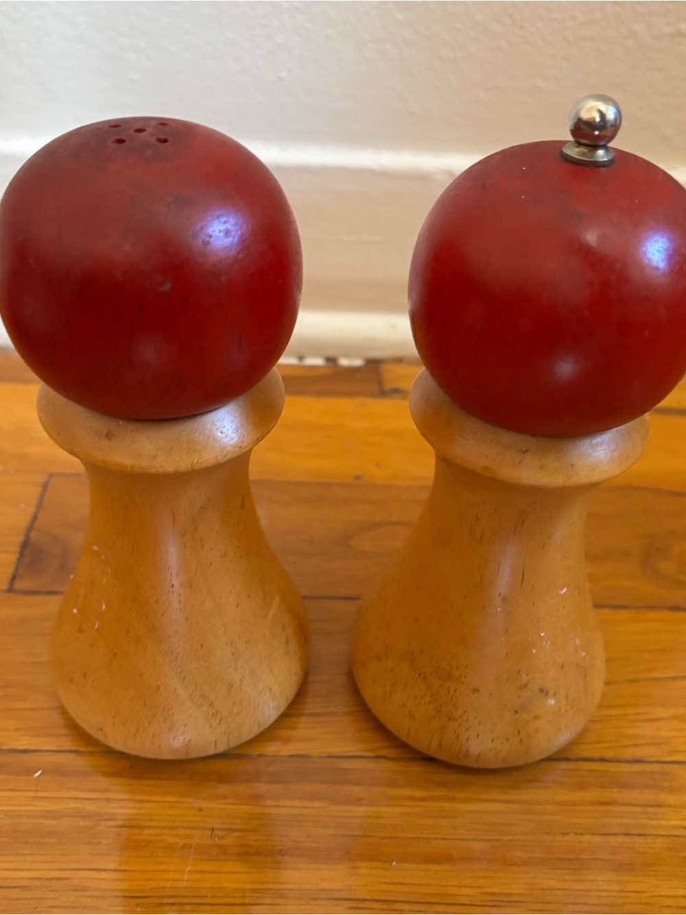 Vintage Chyn Tai Co Wood and Red Top Salt and Pepper Shakers - Home Accents. EUC